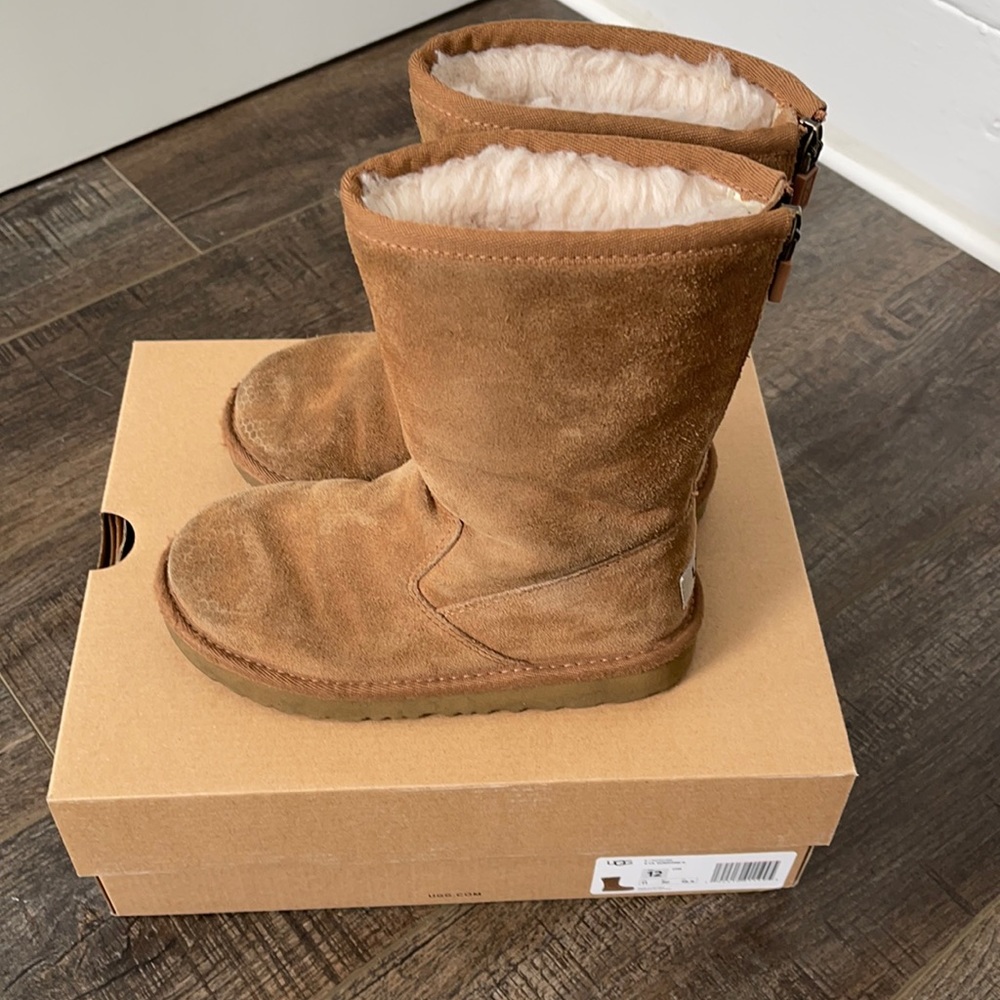 Girls Toddler Boots Size 12 Uggs. Zip up back